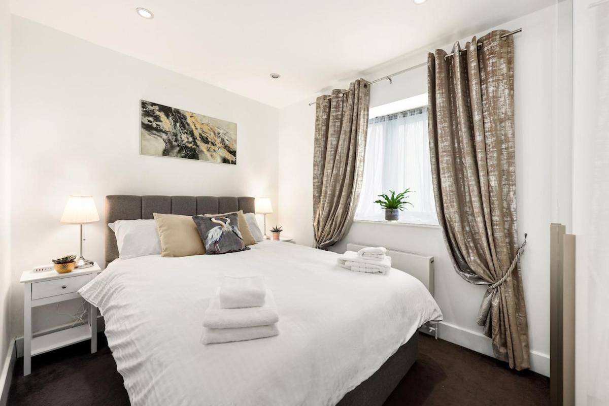 West End - Sleeps 5 - Amazing Location Apartment London Exterior photo